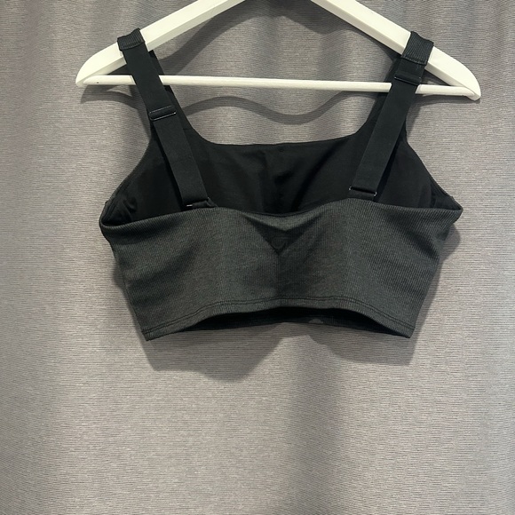 Sport top - Picture 2 of 3